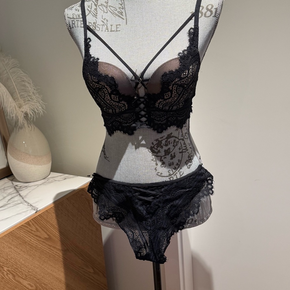 La SENZA Black Lace Bra and Panty Set